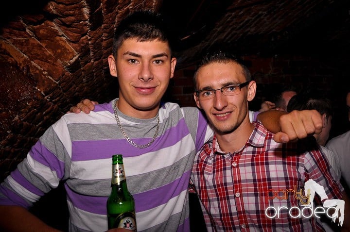 Joi seara în Escape, 