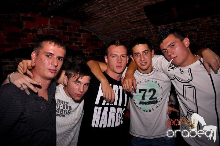 Joi seara în Escape, 