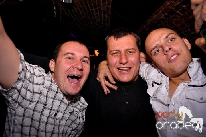 Joi seara în Escape, 