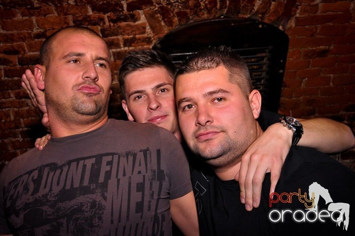 Joi seara în Escape, 