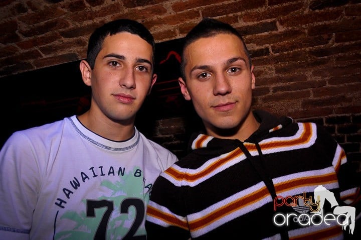 Joi seara în Escape, 