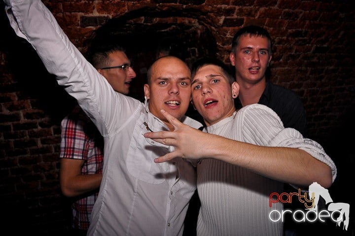 Joi seara în Escape, 