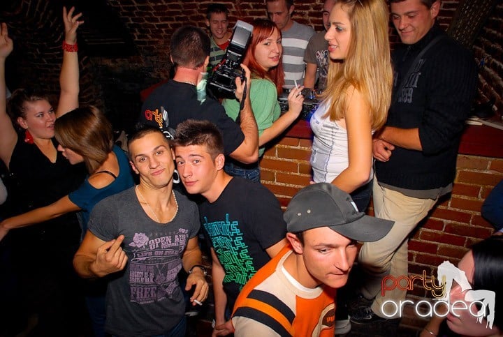 Joi seara în Escape, 