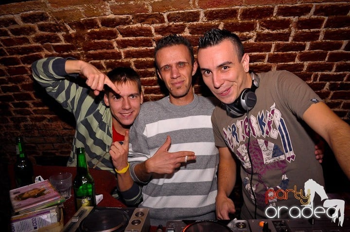 Joi seara în Escape, 