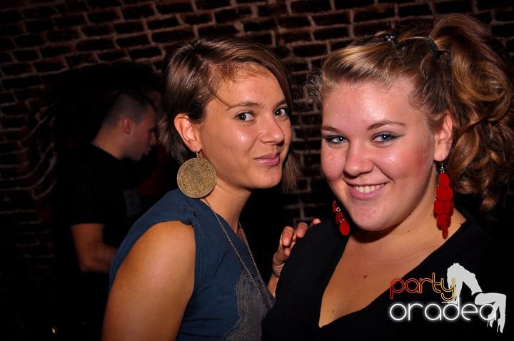 Joi seara în Escape, 