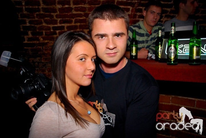 Joi seara în Escape, 