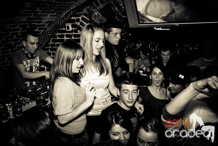 Joi seara în Escape, 