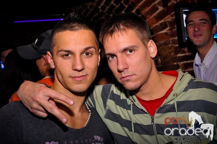 Joi seara în Escape, 