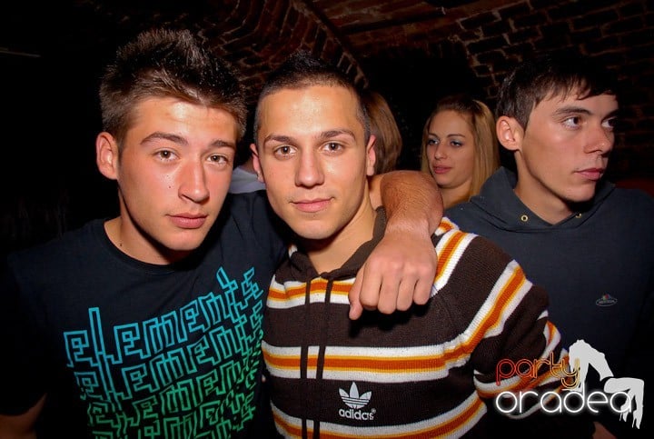 Joi seara în Escape, 