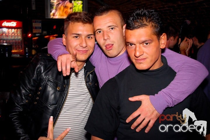 Joi seara în Escape, 