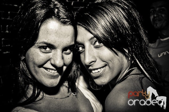 Joi seara în Escape, 