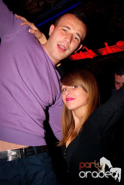 Joi seara în Escape, 