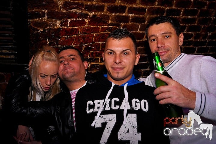 Joi seara în Escape, 