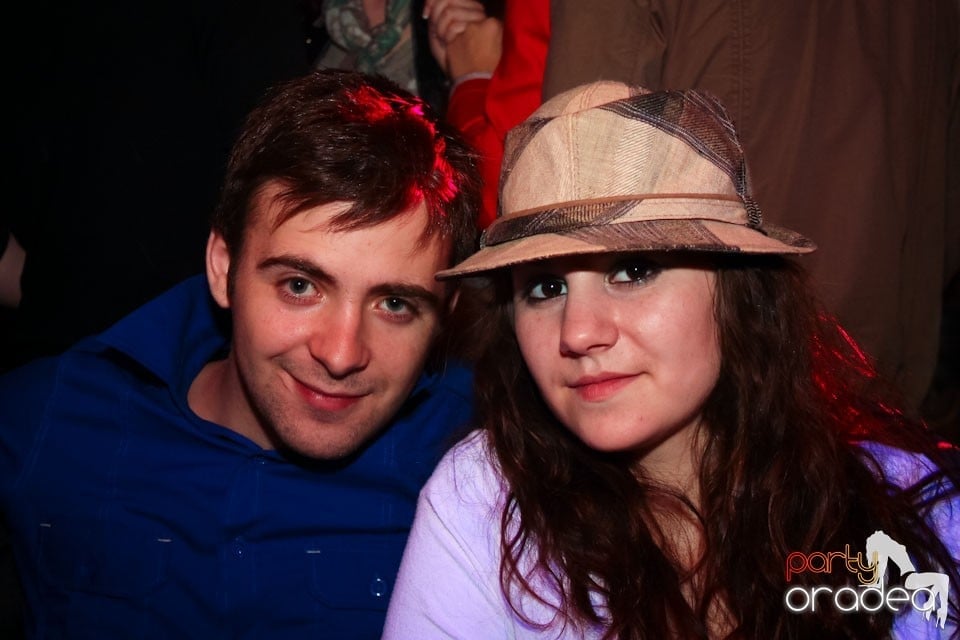 Joi seara ne distrăm în Escape, 