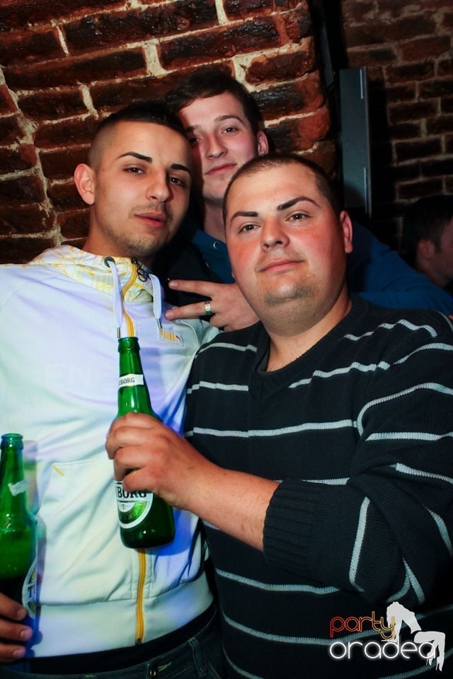 Joi seara ne distrăm în Escape, 