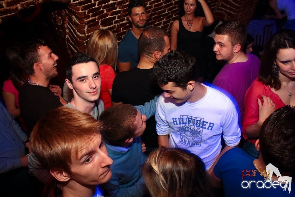 Joi seara ne distrăm în Escape, 