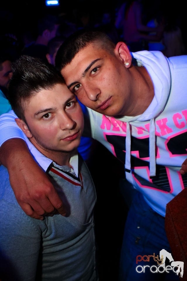 Joi seara ne distrăm în Escape, 