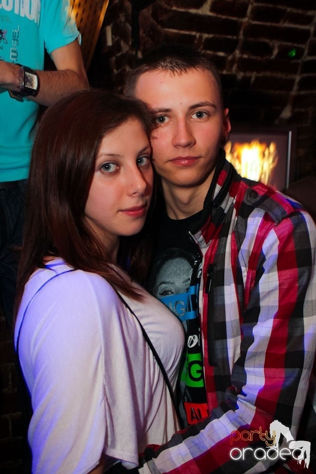 Joi seara ne distrăm în Escape, 