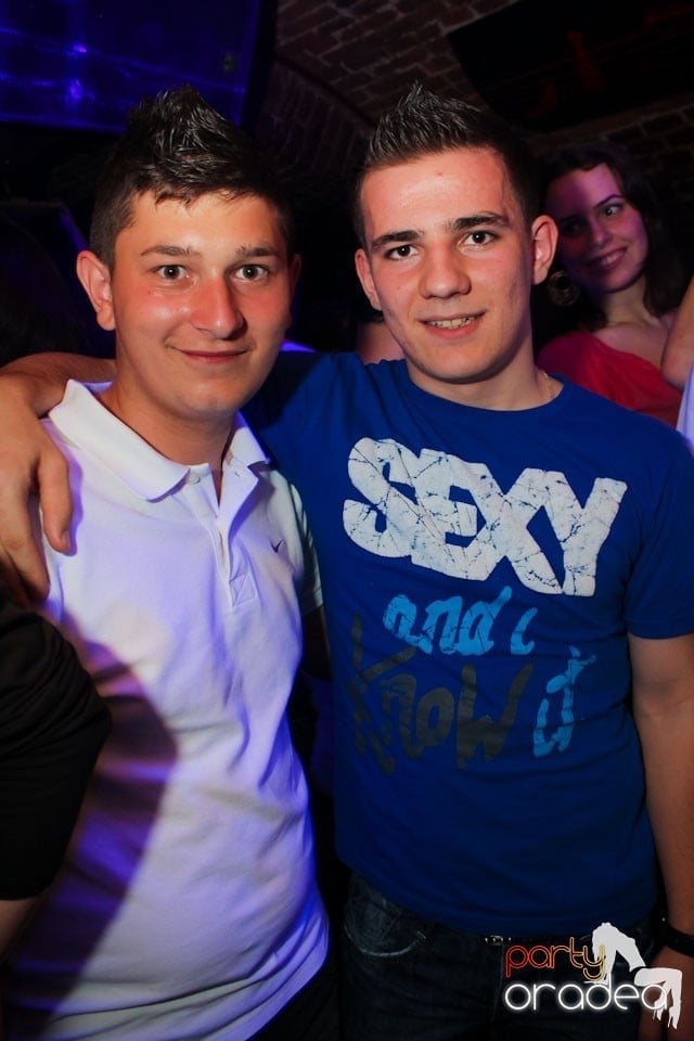 Joi seara ne distrăm în Escape, 