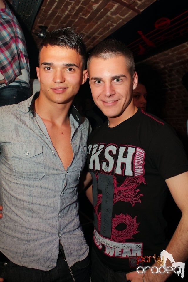 Joi seara ne distrăm în Escape, 