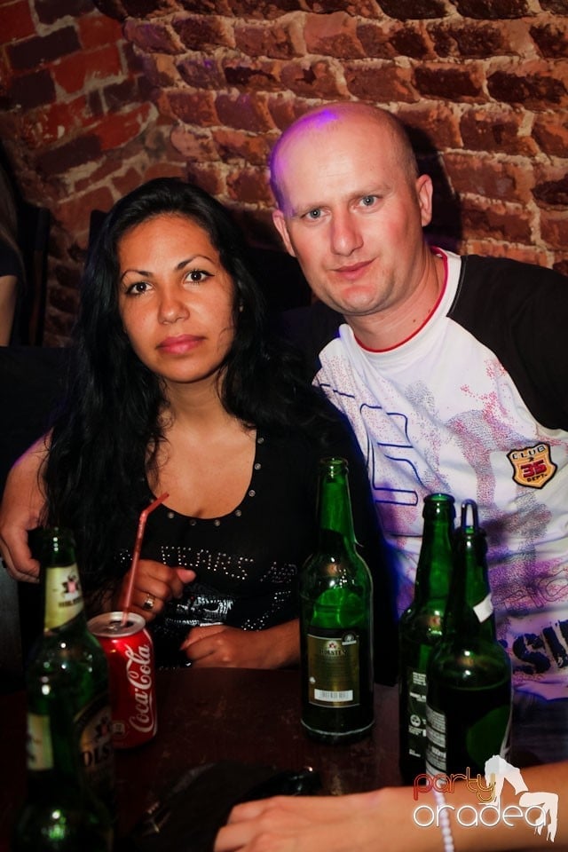 Joi seara ne distrăm în Escape, 