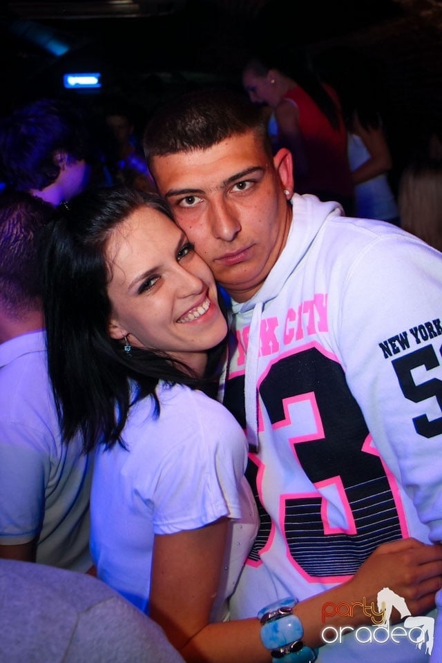 Joi seara ne distrăm în Escape, 