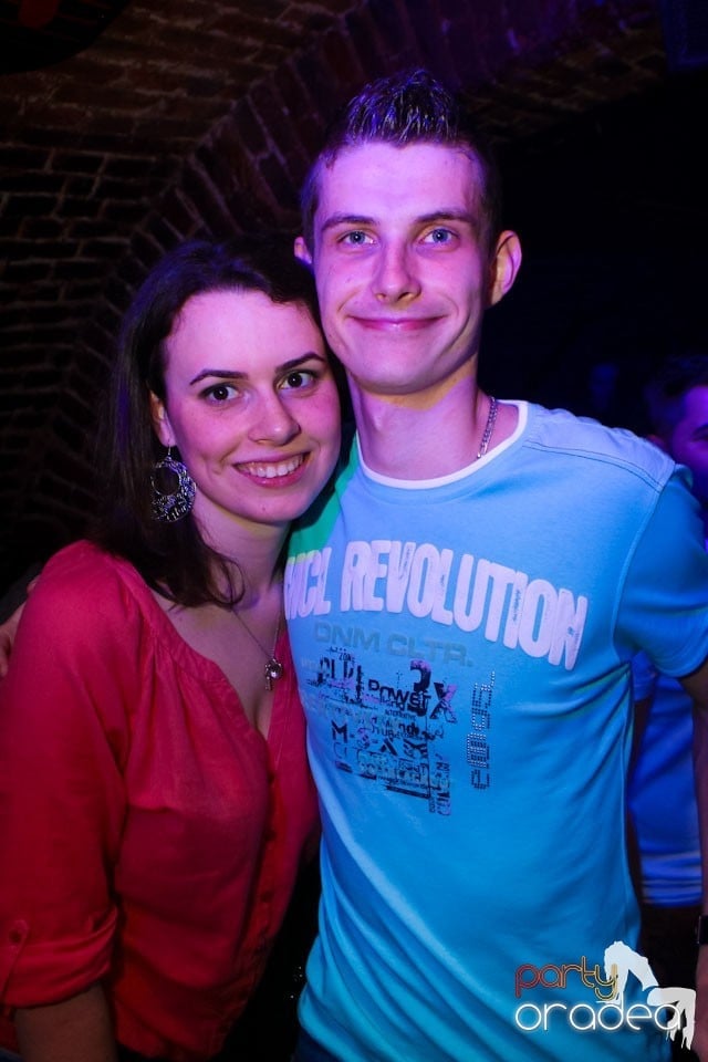 Joi seara ne distrăm în Escape, 