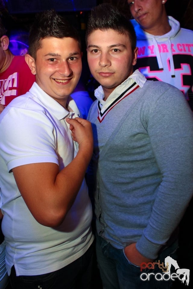 Joi seara ne distrăm în Escape, 