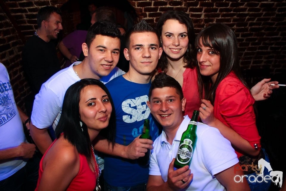 Joi seara ne distrăm în Escape, 