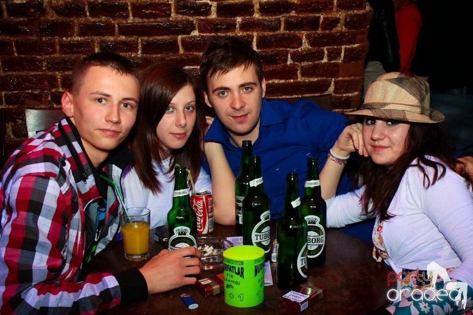 Joi seara ne distrăm în Escape, 