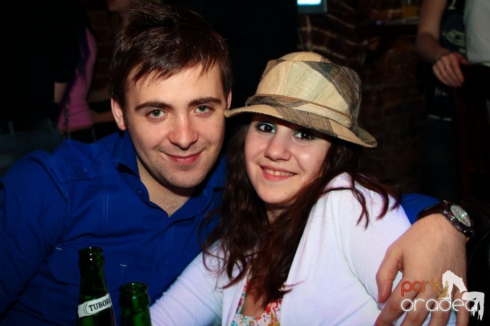 Joi seara ne distrăm în Escape, 