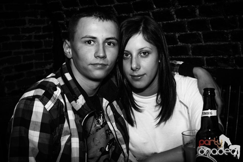 Joi seara ne distrăm în Escape, 