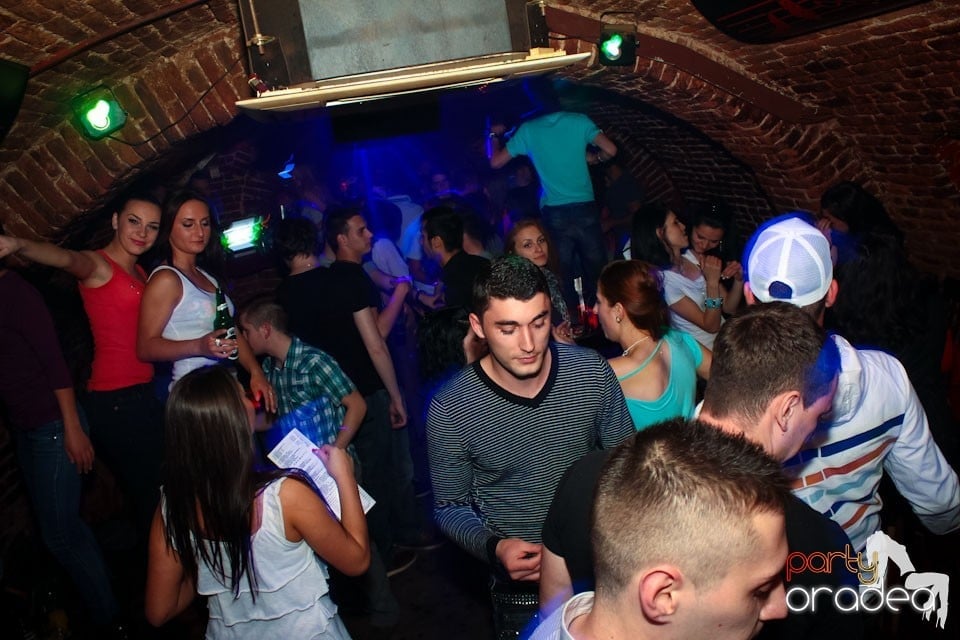 Joi seara ne distrăm în Escape, 