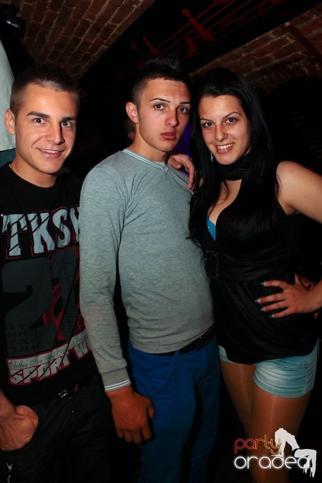 Joi seara ne distrăm în Escape, 