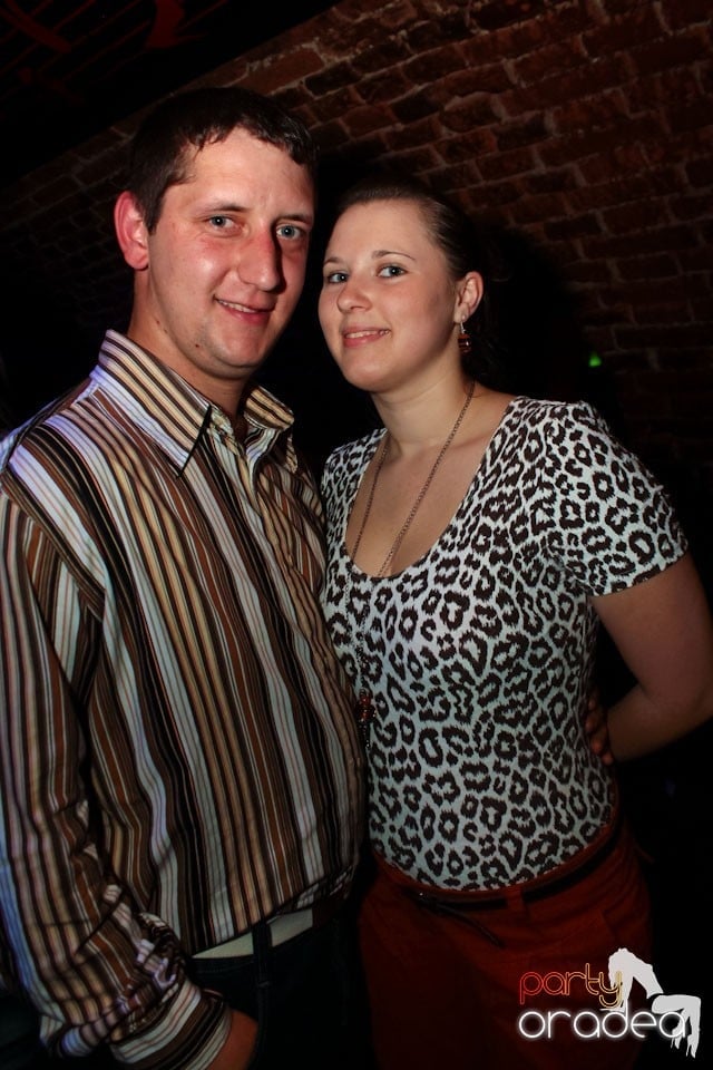 Joi seara ne distrăm în Escape, 