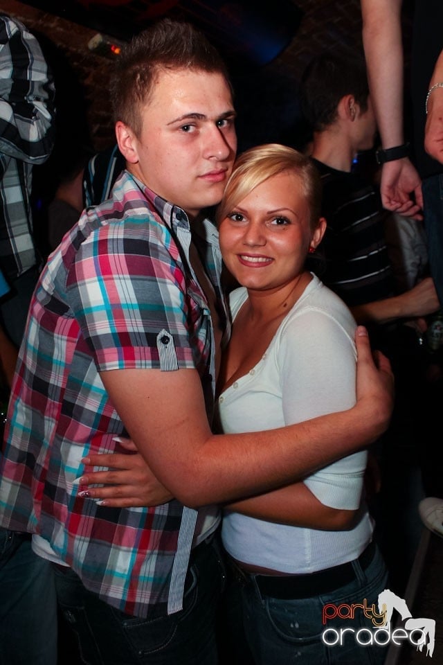 Joi seara ne distrăm în Escape, 