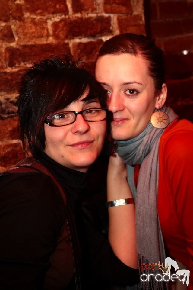 Joi seara ne distrăm în Escape, 