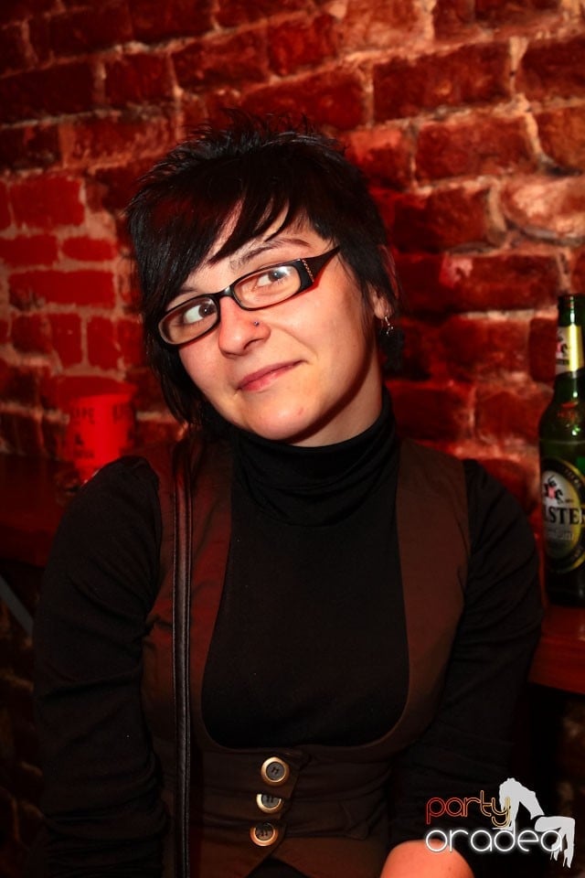 Joi seara ne distrăm în Escape, 