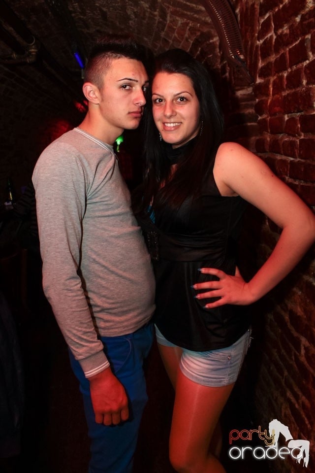 Joi seara ne distrăm în Escape, 