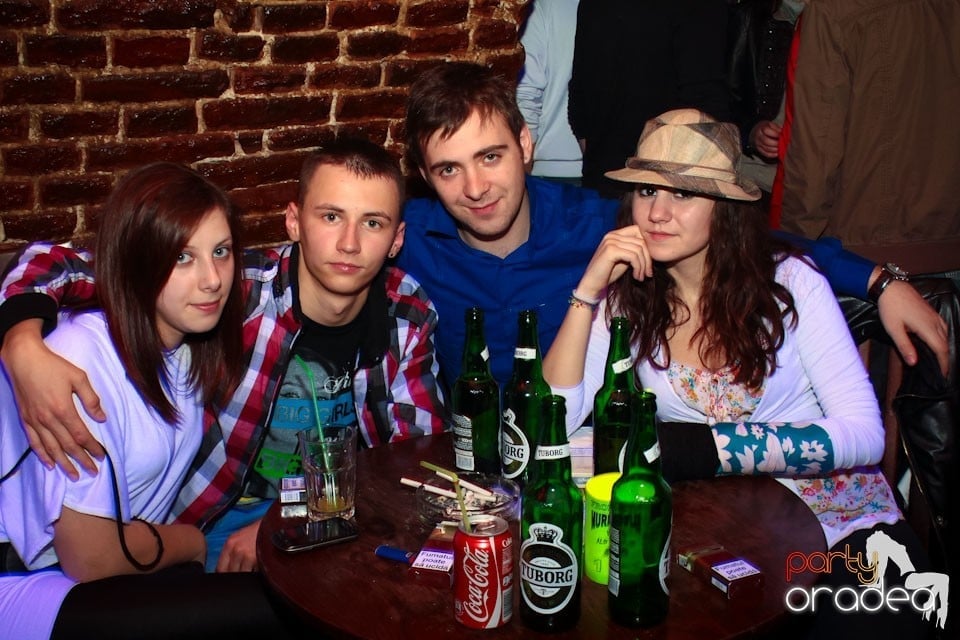 Joi seara ne distrăm în Escape, 