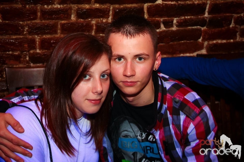 Joi seara ne distrăm în Escape, 