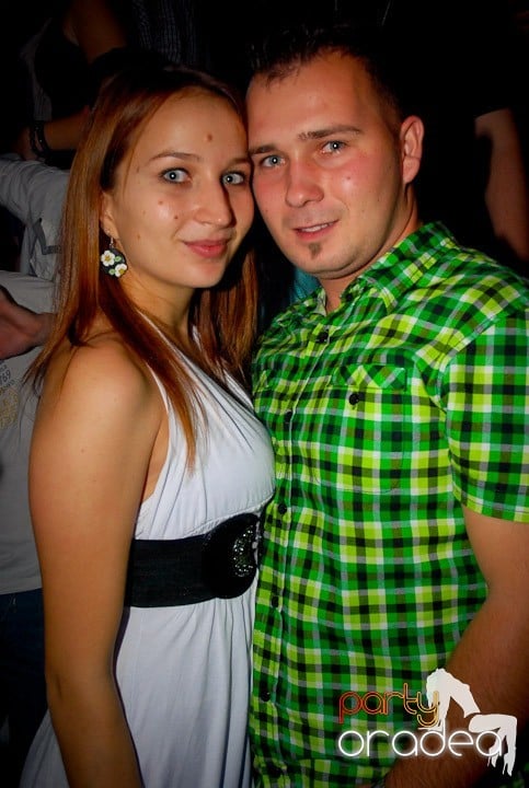 Joi seara = Party în Escape,