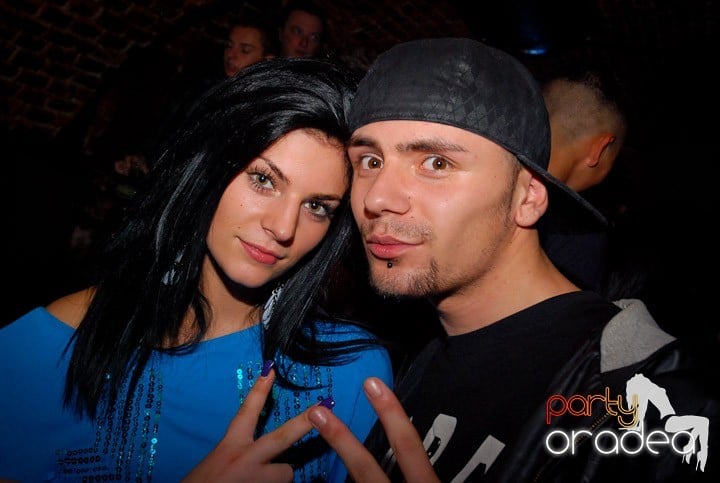 Joi seara = Party în Escape,