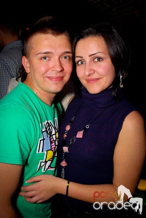 Joi seara = Party în Escape,