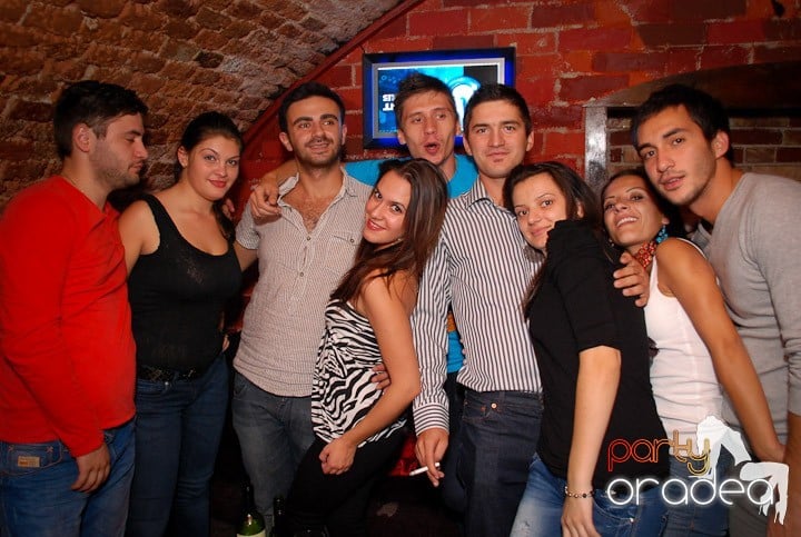 Joi seara petrecem în Club Escape!, 