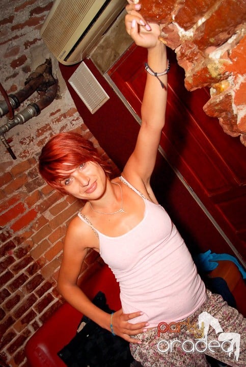 Joi seara petrecem în Club Escape!,