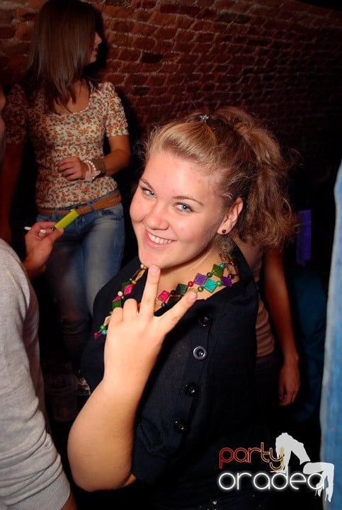 Joi seara petrecem în Club Escape!,