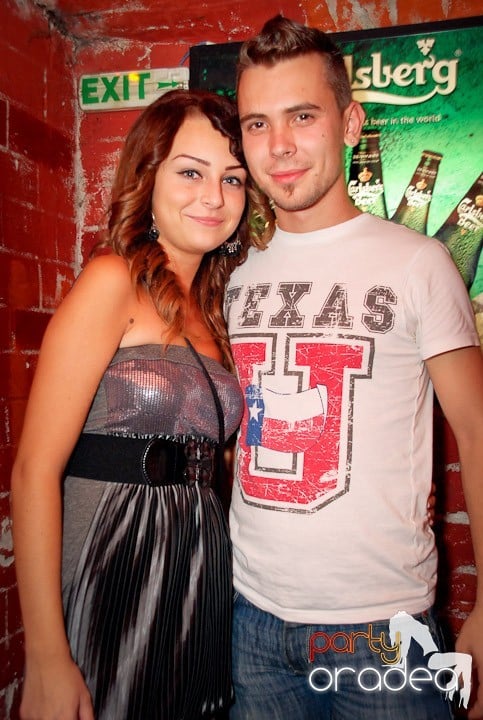 Joi seara petrecem în Club Escape!,