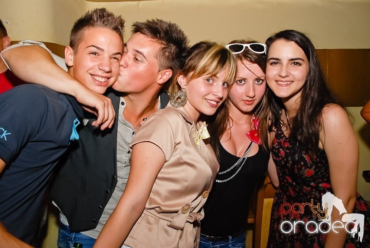 Kamikaze party la Yellow submarine, 