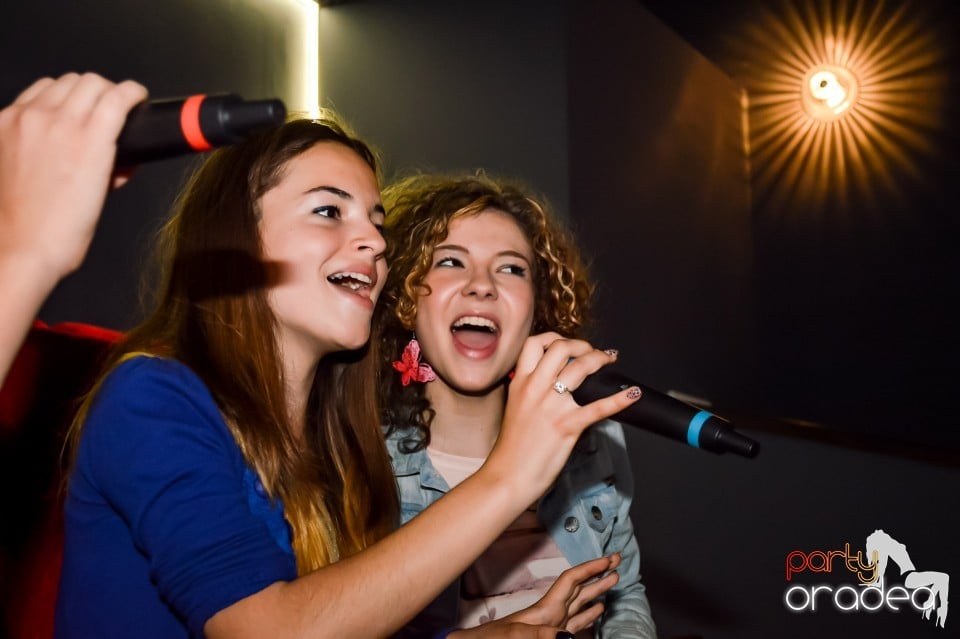 Karaoke in Cinema Palace, Lotus Center